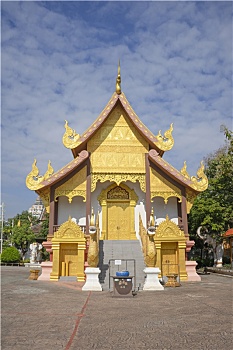 casino trong khach san new world